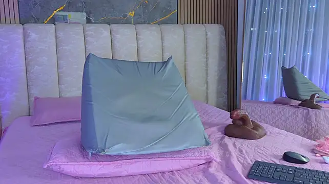 mia_scot webcam