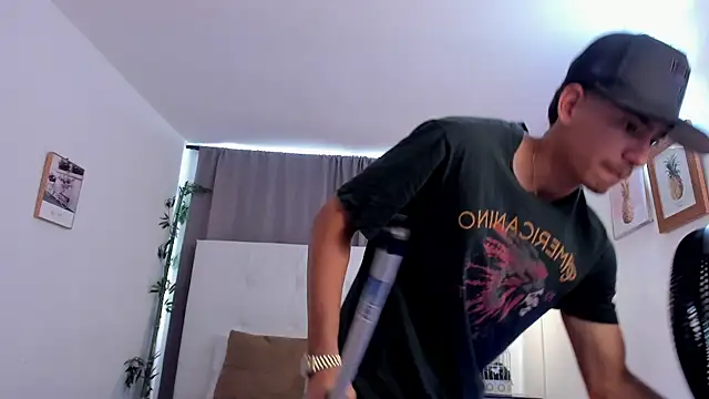 Alejo-and-Thiago webcam