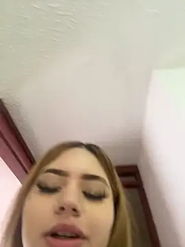 ChloeCollins__ live cam on StripChat