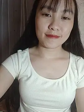 Cherry-squirtt live cam on StripChat