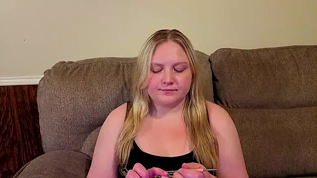 PhatAssBlond webcam