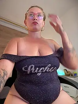 halaaa_1 live cam on StripChat