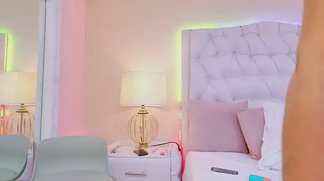 MiaSweeths webcam