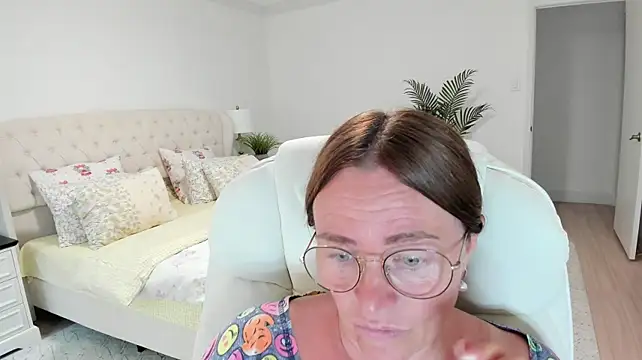 Vika73 live cam on StripChat