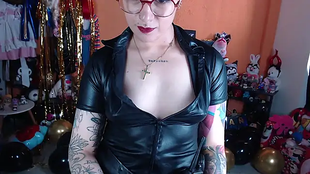MissMiia2 live cam on StripChat