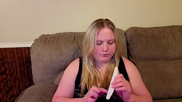 PhatAssBlond webcam