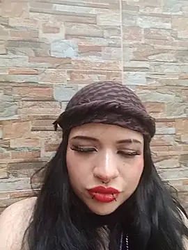 HannaRoussee live cam on StripChat