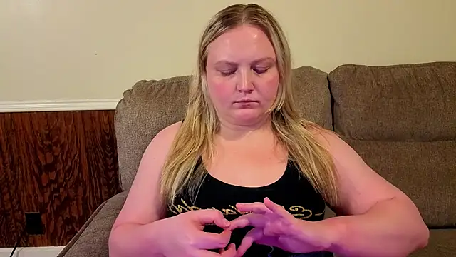 PhatAssBlond webcam