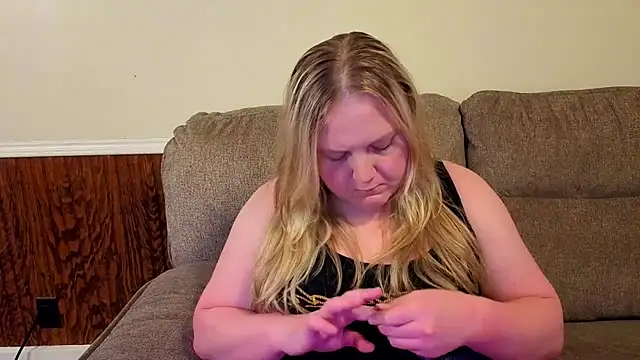 PhatAssBlond webcam