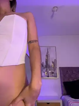 HoneyMollyX live sex cam