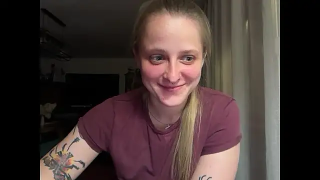 LeaWetGirl live cam on StripChat