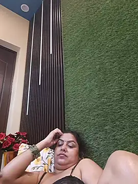 shanvii (F milf) - Split on boobs