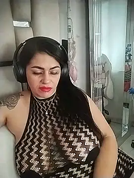 chelaqueen_ (Ask my age) - oil tits show