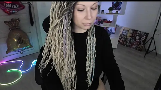 HoneySallyMoore live cam on StripChat