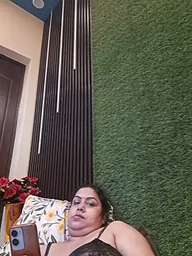 shanvii (F milf) - Split on boobs