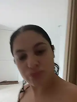 Lia_Hurley