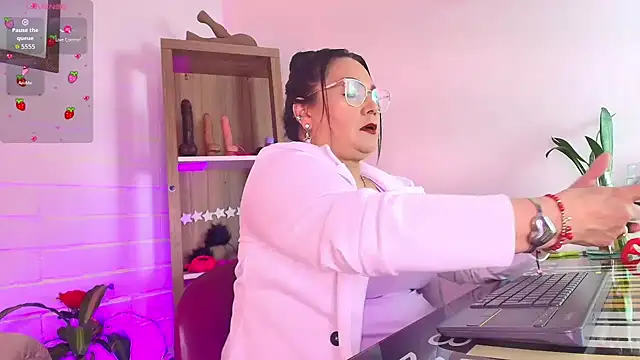 EllenaBoobs_