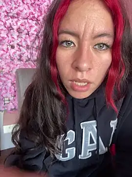 NohaBrooks_Pink webcam