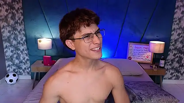Aaron_Eze webcam