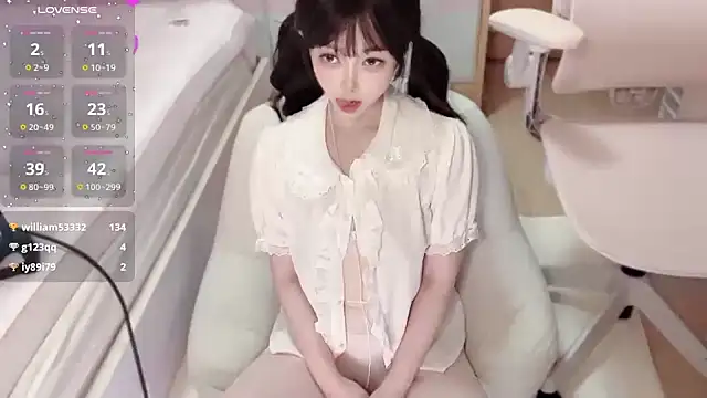Peach-20 live cam on StripChat