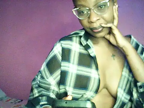 Sexy_brie live cam on StripChat