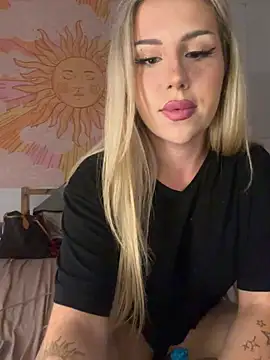 mila_kween live cam on StripChat
