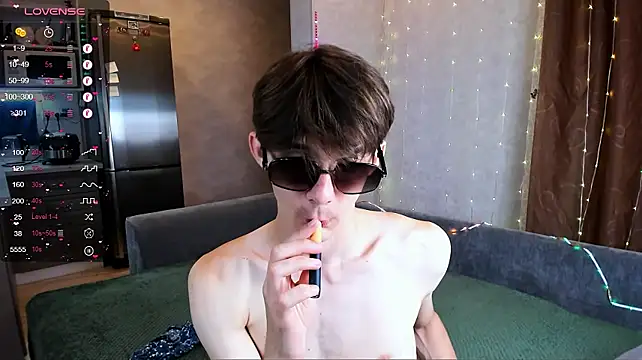 aaron_boom (M young) - Help me cum