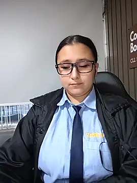 cute_penelope (F young) - Fingers in pussy  at work🤫