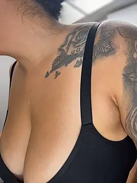 latina_curvy22 (F young) - Titty Fuck+ Spanks