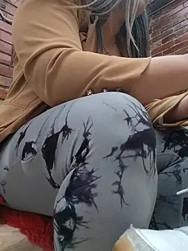 ivy_enjoy (F young) - Off brac in public