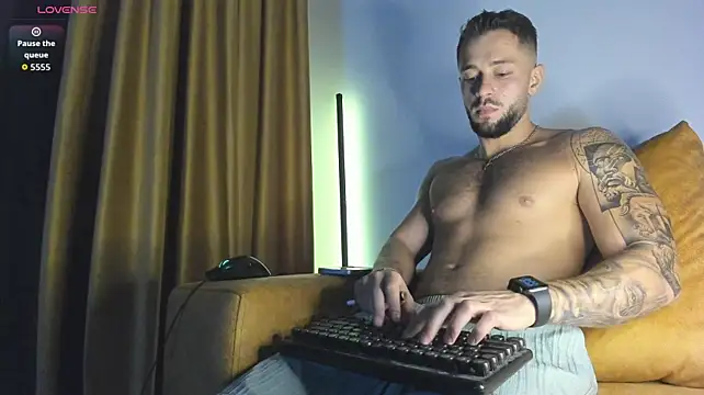 nicholasX1 live cam on StripChat