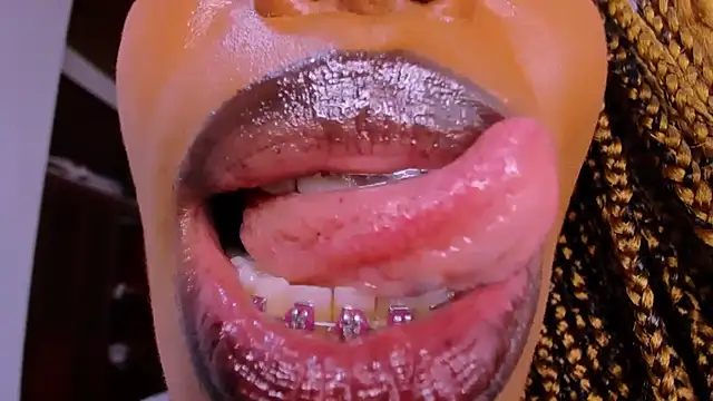 taylorr778 (F milf) - ICE ON TITS