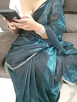 Chandrakala25 live cam on StripChat