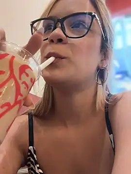 Alisha-Bond live webcam