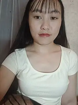 Cherry-squirtt live cam on StripChat