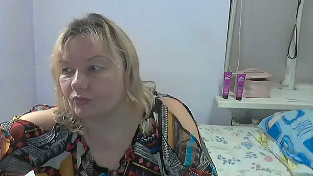 Lusi-777 live cam on StripChat