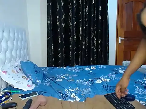 prettty_kemmy live cam on StripChat