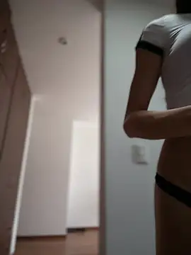 michelleferry_ (F young) - lick nipples