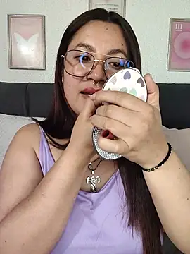 samm_curvy live cam on StripChat