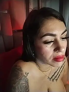 chelaqueen_ live cam on StripChat