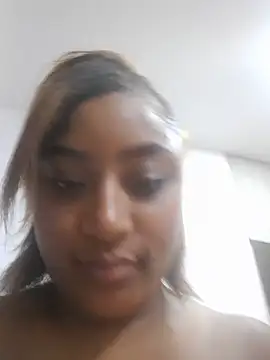 Adelehottman webcam
