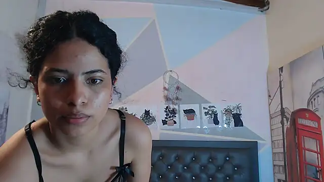 Adut_Akech live cam on StripChat