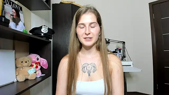 ohmyalice (F teen) - a little red secret😈