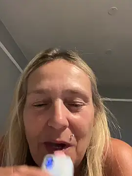 Blondnboujee53