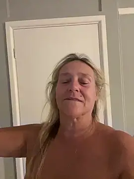 Blondnboujee53
