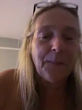 Blondnboujee53