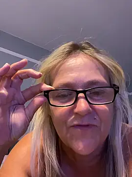 Blondnboujee53