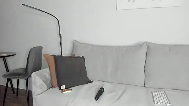miss_emily_ (F young) - naked body and teasing
