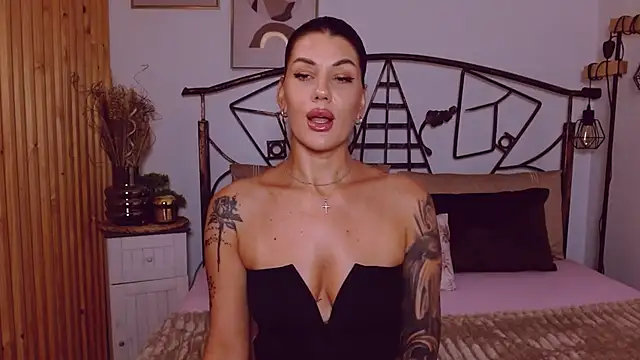 YvonneEverlee webcam