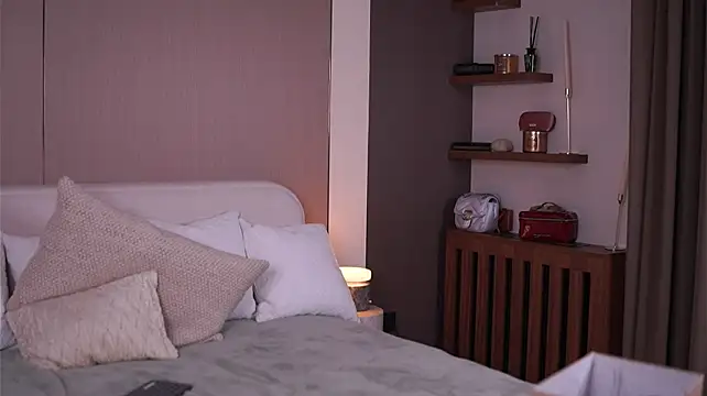 OliviaNoirr live cam on StripChat
